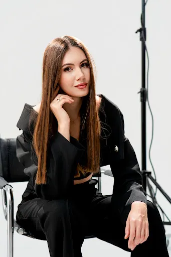 Karina Dybowska piercing studio